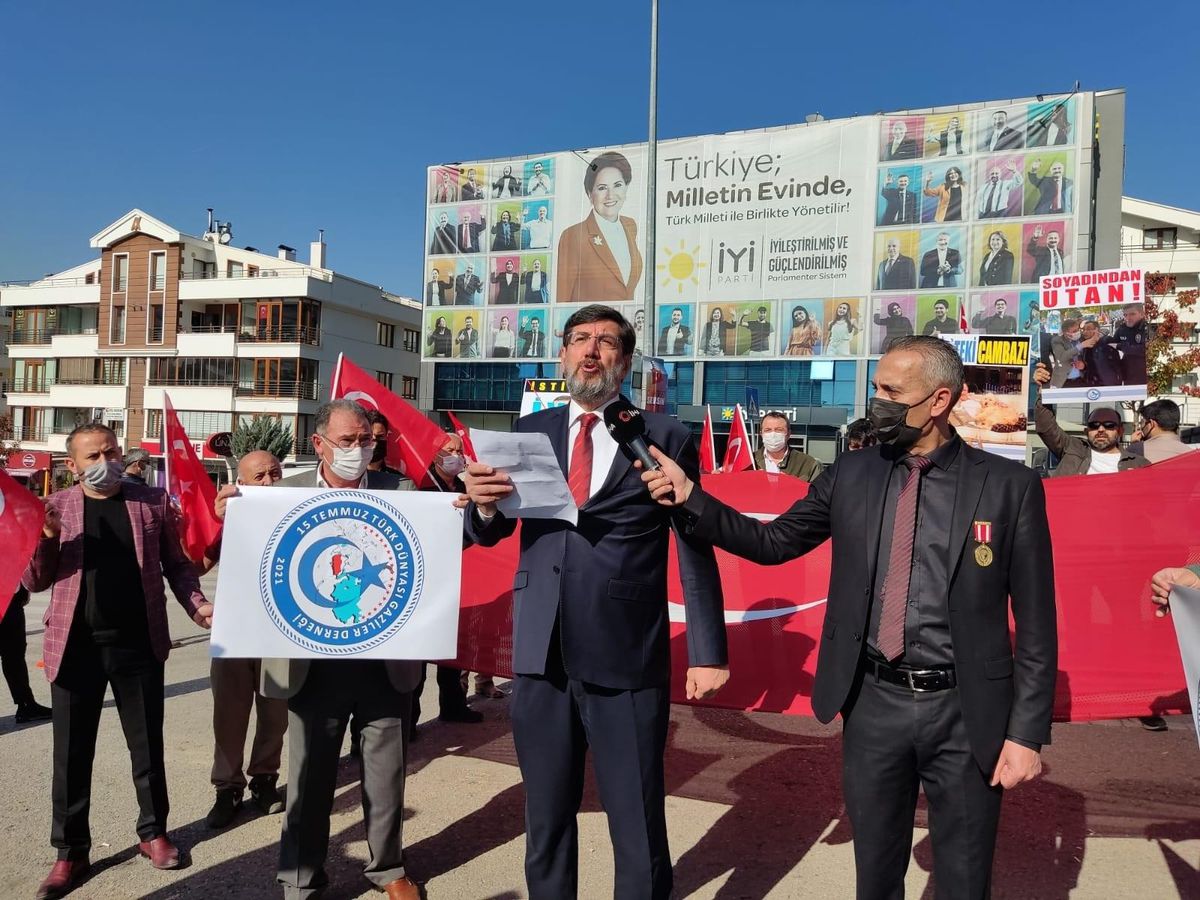 İYİ Parti önünde Türkkan protestosu