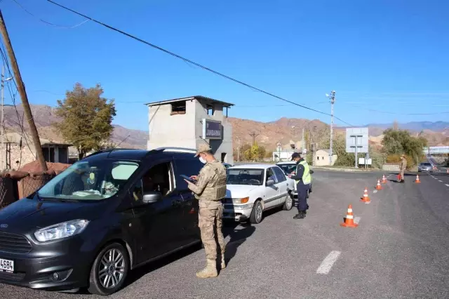 Son dakika haberleri | Jandarma ekipleri yol kontrollerine devem ediyor