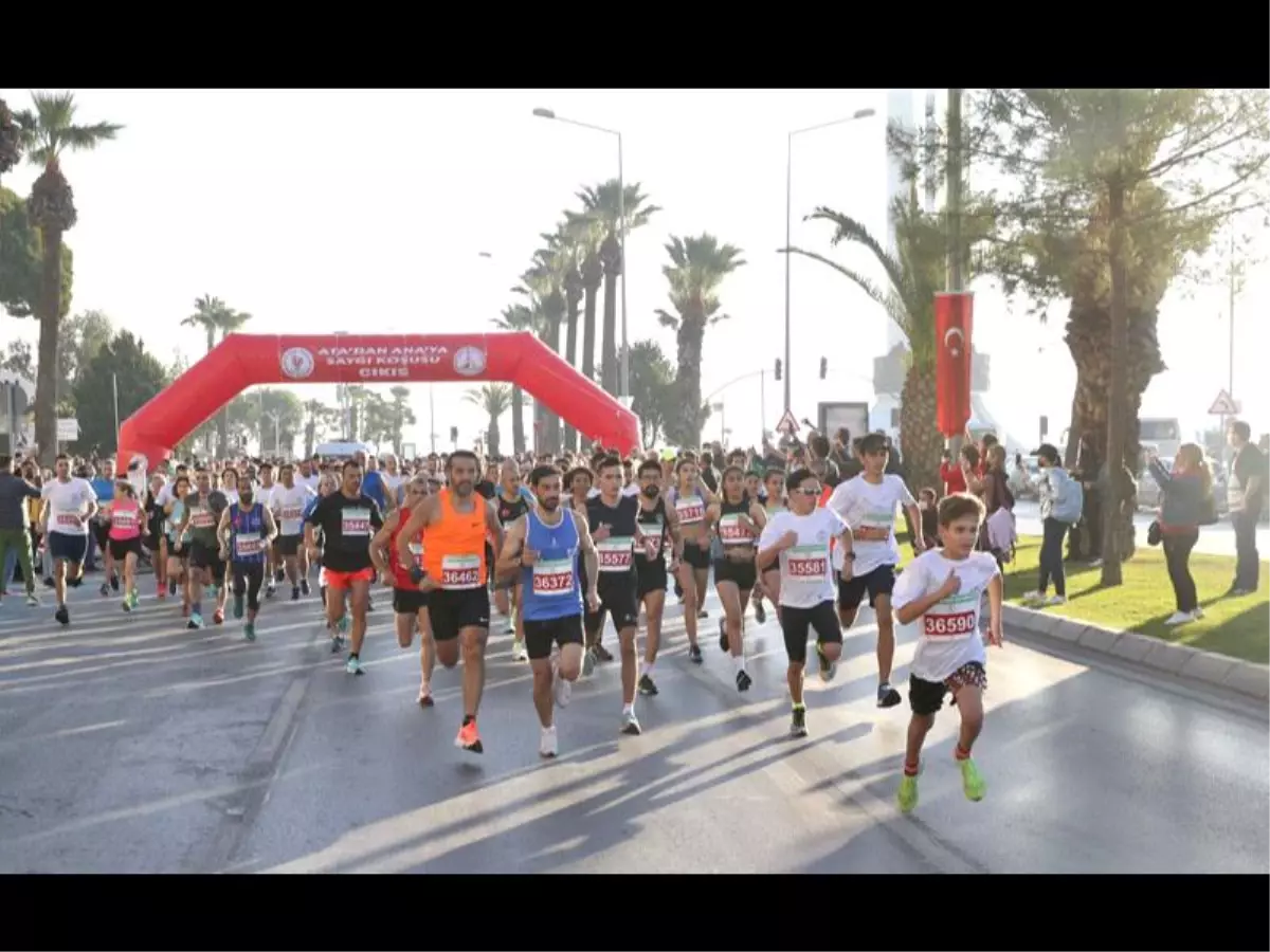 Karşıyaka'da 1250 Kişi Ata'dan Ana'ya Koştu!
