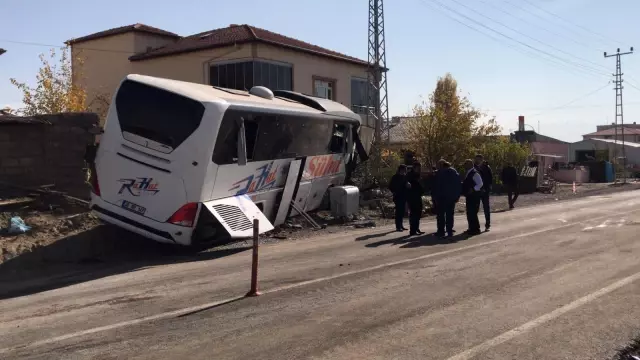 yolcu otobusu ile kamyonetin carpistigi kazada 1 kisi oldu 10 kisi yaralandi 2