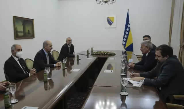 SARAYBOSNA - Aliya İzetbegoviç'in dava arkadaşı Hasan Çengiç aile kabristanına defnedildi