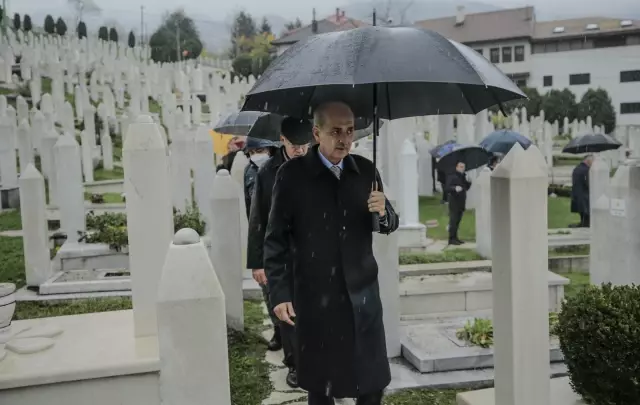 SARAYBOSNA - Aliya İzetbegoviç'in dava arkadaşı Hasan Çengiç aile kabristanına defnedildi