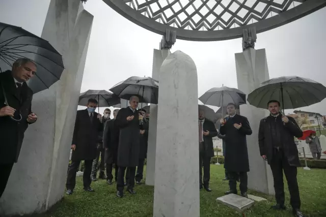 SARAYBOSNA - Aliya İzetbegoviç'in dava arkadaşı Hasan Çengiç aile kabristanına defnedildi