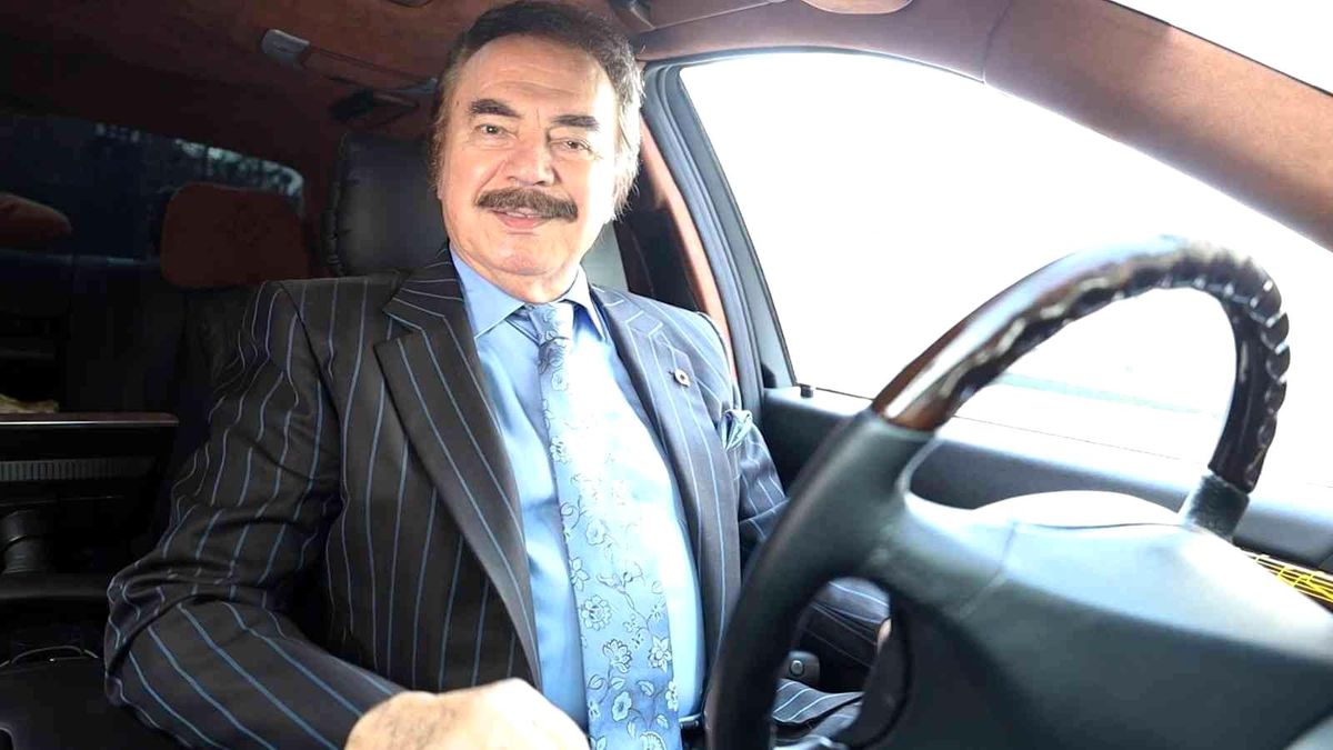 Orhan Gencebay'dan emniyet kemeri uyarısı
