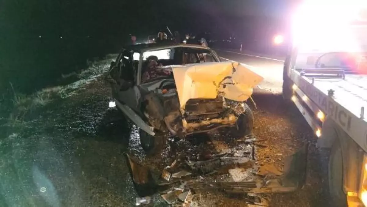 Otomobil, TIR'a çarptı; sürücü ile eşi öldü