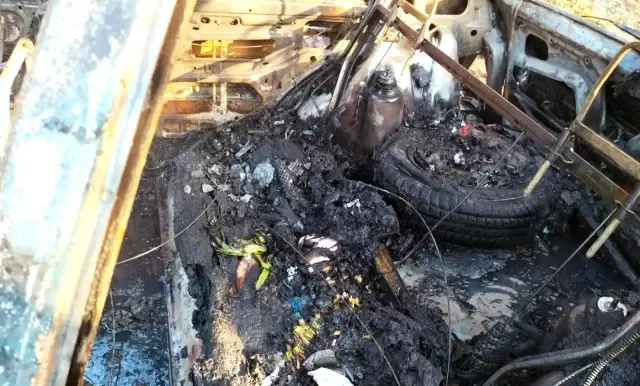 Son Dakika | Park halindeki otomobil yangında kullanılamaz hale geldi