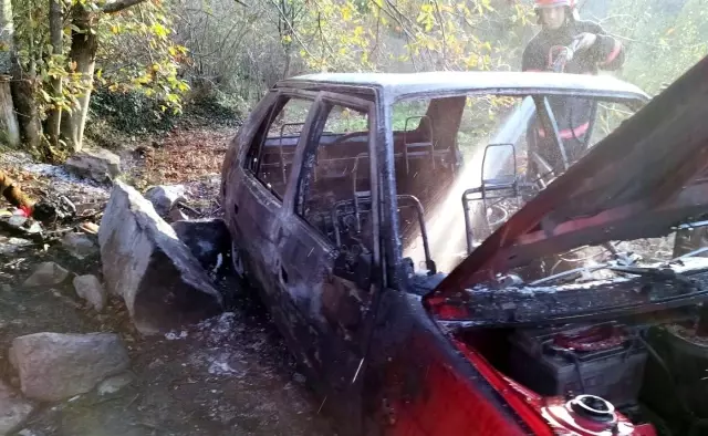 Son Dakika | Park halindeki otomobil yangında kullanılamaz hale geldi