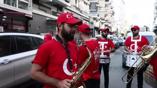 Temizlik işçileri temiz bir çevre için yürüdü
