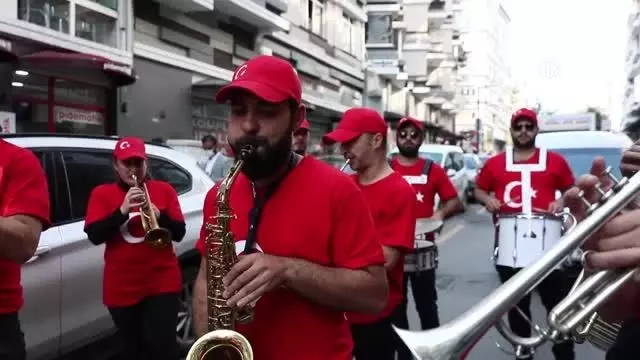 Temizlik işçileri temiz bir çevre için yürüdü