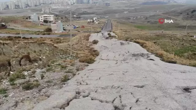 Son dakika haberleri: Ürküten yarıkları yerinde inceleyen AK Partili Sürekli: Harmandalı pimi çekilmiş bombadır