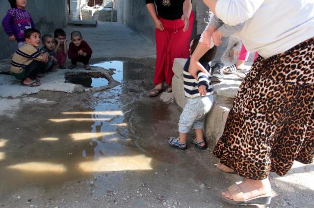 Adana'da derinliği 2 metreyi bulan foseptikler tehlike saçıyor! Vatandaşlar konutlarını tek tek satışa çıkarmaya başladı