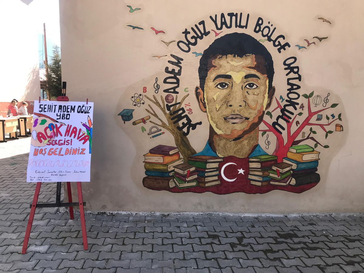 Aladağ'da öğrencilerden resim sergisi