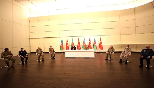 Azerbaycan Savunma Bakanı Hasanov: "Azerbaycan ordusunu, Türk Silahlı Kuvvetleri'nin modeline uygun olarak düzenliyoruz""Azerbaycan'da Komando...