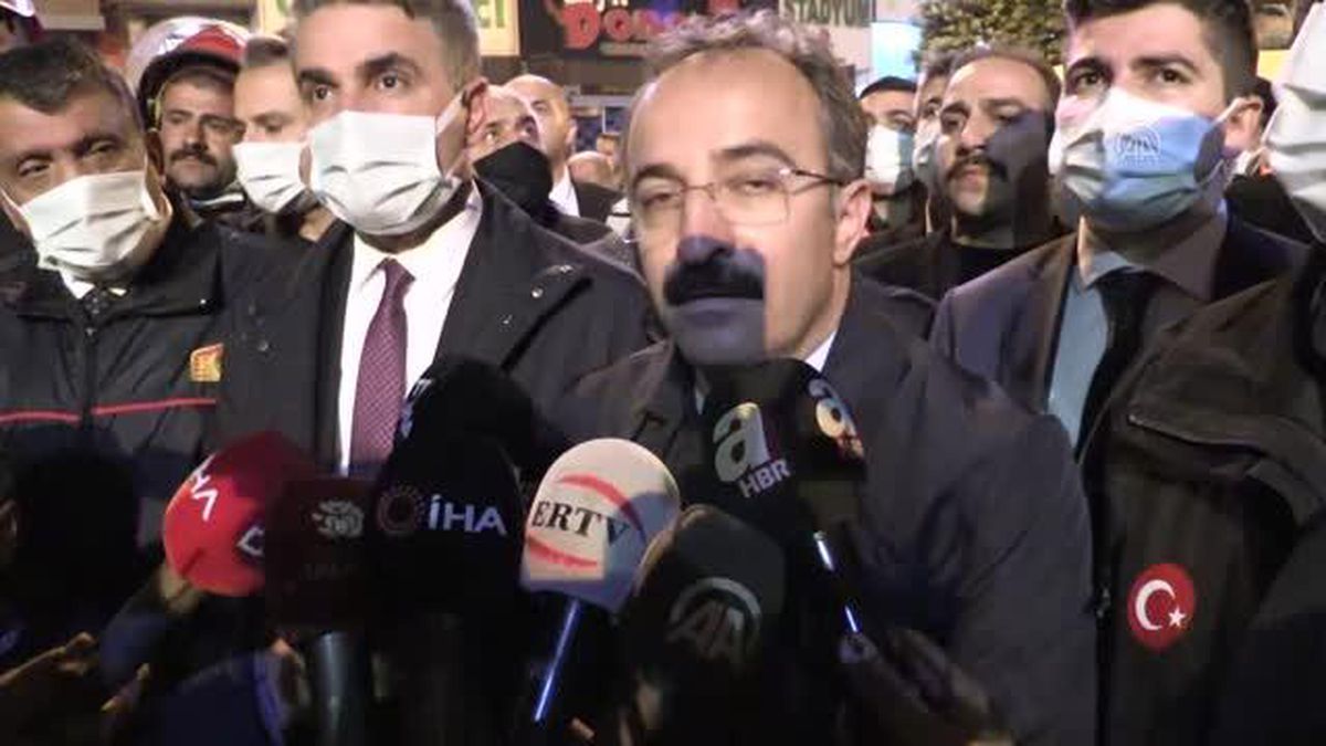 Son dakika haber: Bakan Yardımcısı Çataklı: '(Çöken 2 katlı bina) Ulaşılamayan kişi ihbarı bulunmuyor'