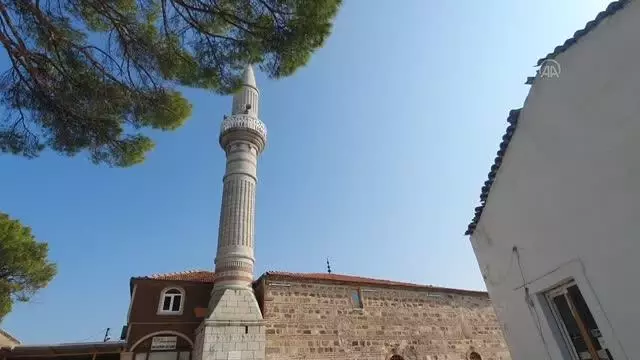 Son dakika haber... BALIKESİR - Ayvalık'ta Hacı Bayram Veli adına yaptırılan camiden 530 yıldır ezan sesi yükseliyor