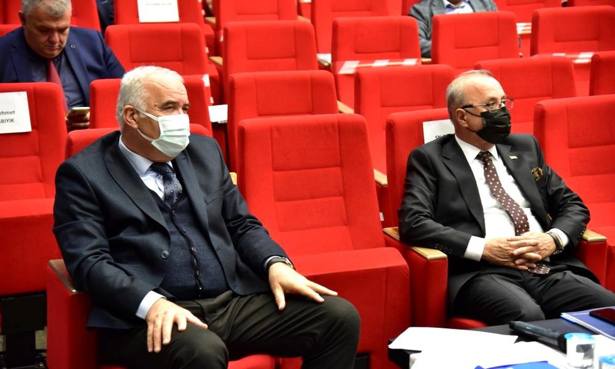 Başkan Ergün, Eğitimci Başkanları ve Meclis Üyelerini Onure Etti