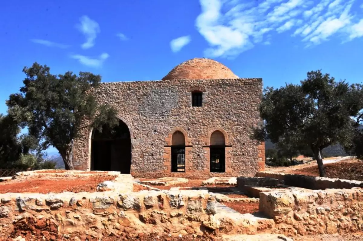 Beçin Antik Kenti'ndeki 600 yıllık Yelli Cami ibadete hazır hale getirildi