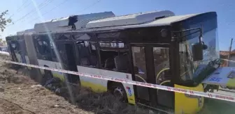 İçi yolcu dolu otobüs, başka araca çarpmamak için manevra yaptı: 17 yaralı