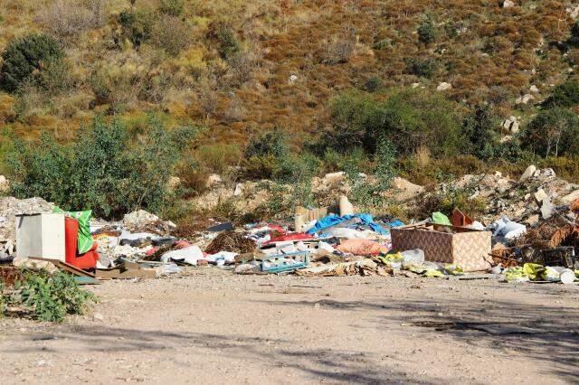Bodrum'da moloz yığınlarıyla kaplanan afet toplanma alanı havadan görüntülendi