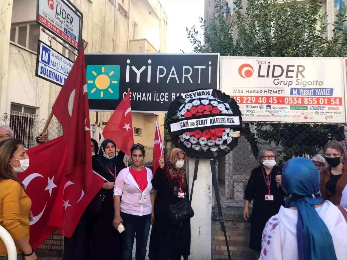 Ceyhan'da İyi Parti'ye siyah çelenk