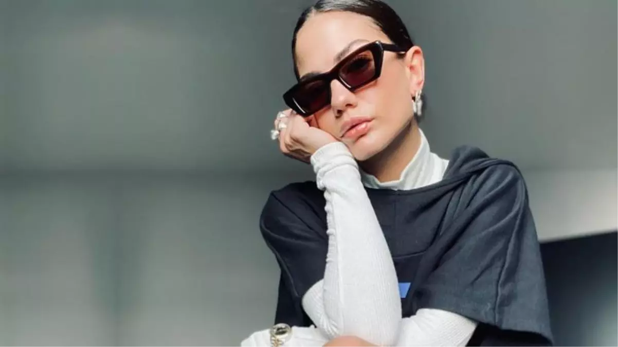 Demet Özdemir günlük kombiniyle pozlar verdi, çanta ve çizmesinin fiyatı dudak uçuklattı