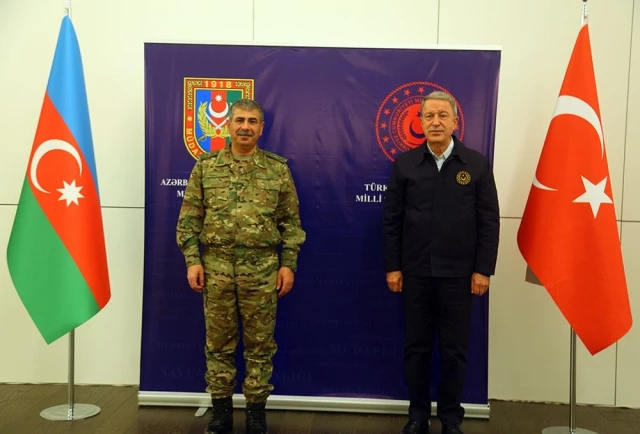 Azerbaycan Savunma Bakanı Hasanov: "Azerbaycan ordusunu, Türk Silahlı Kuvvetleri'nin modeline uygun olarak düzenliyoruz""Azerbaycan'da Komando...