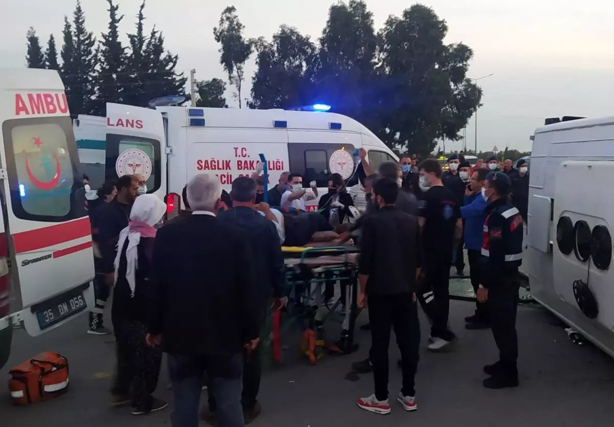 İzmir'de işçileri taşıyan iki midibüs çarpıştı: 5'i ağır 45 yaralı