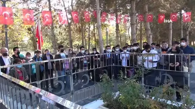Kayserili özel öğrencilerden Ömer Halisdemir'e dua