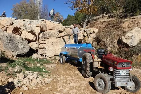 Kuraklığa karşı kendi barajlarını yaptılar