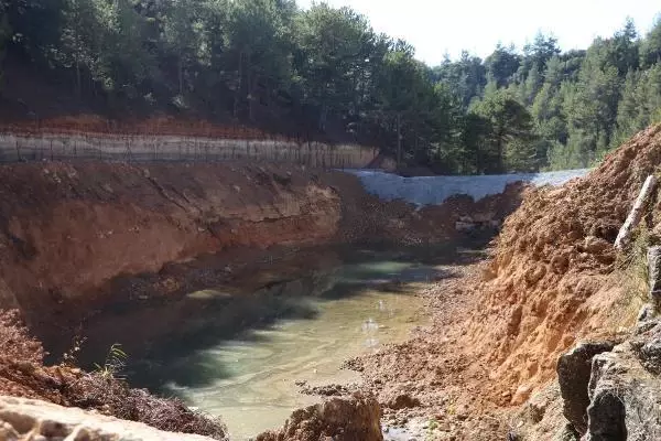 Kuraklığa karşı kendi barajlarını yaptılar