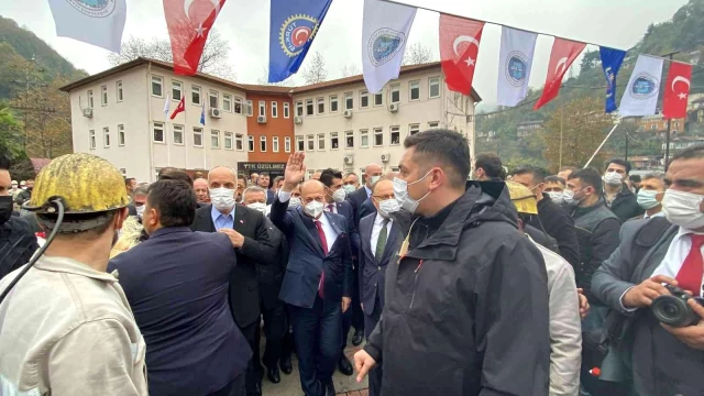 Son dakika haber: Maden çalışanlarından Çalışma Bakanı Alim'e sevgi seli