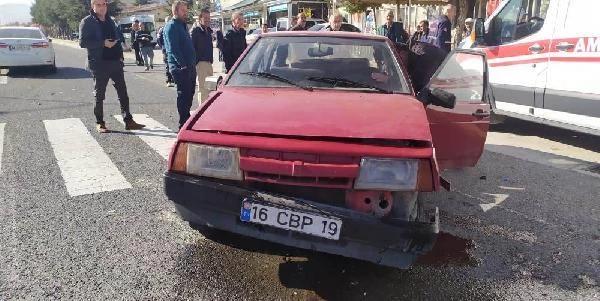 Malatya'da otomobiller kafa kafaya çarpıştı; 4 yaralı