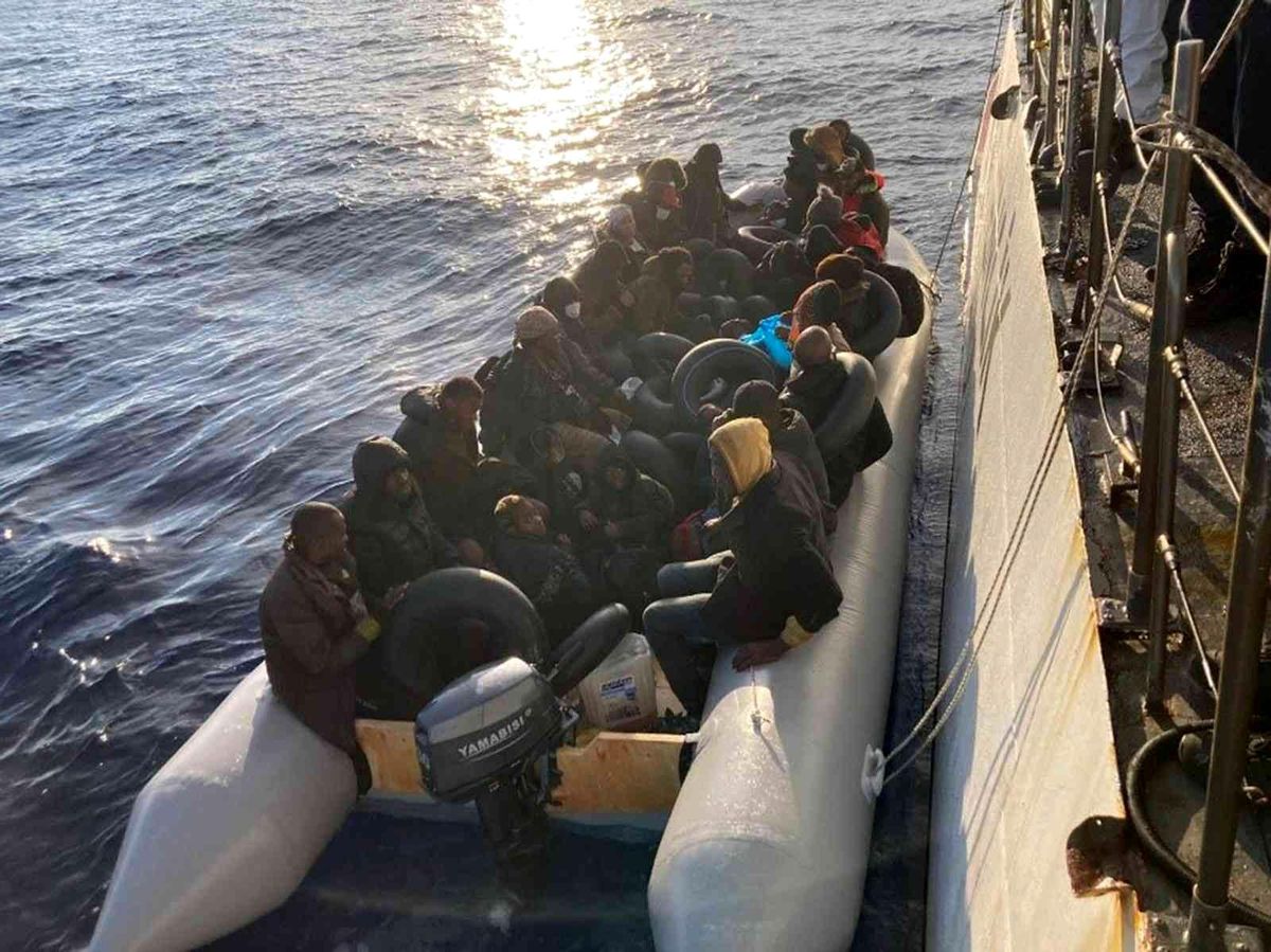 Marmaris'te 50 düzensiz göçmen kurtarıldı