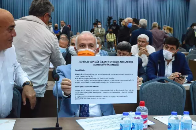 Mersin Büyükşehir Belediyesi meclis toplantısında gerginlik (1)