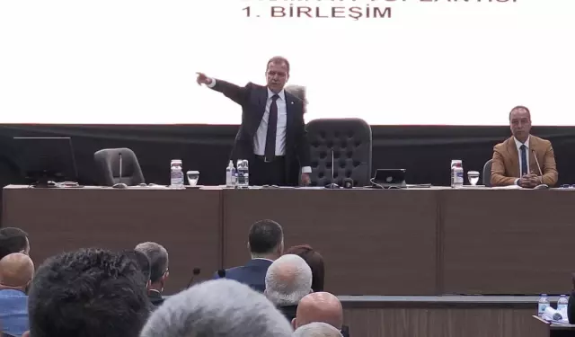 Mersin Büyükşehir Belediyesi meclis toplantısında gerginlik (1)