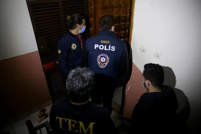 Mersin'de 14 dolandırıcılık şüphelisi şafak operasyonuyla yakalandı