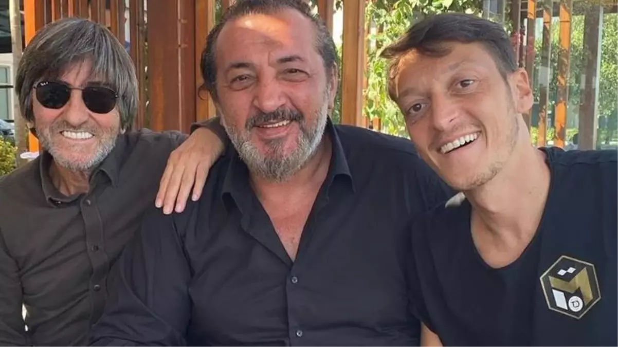 Mesut Özil yuvadan uçuyor! Resmi görüşmeler için İstanbul'a geldiler