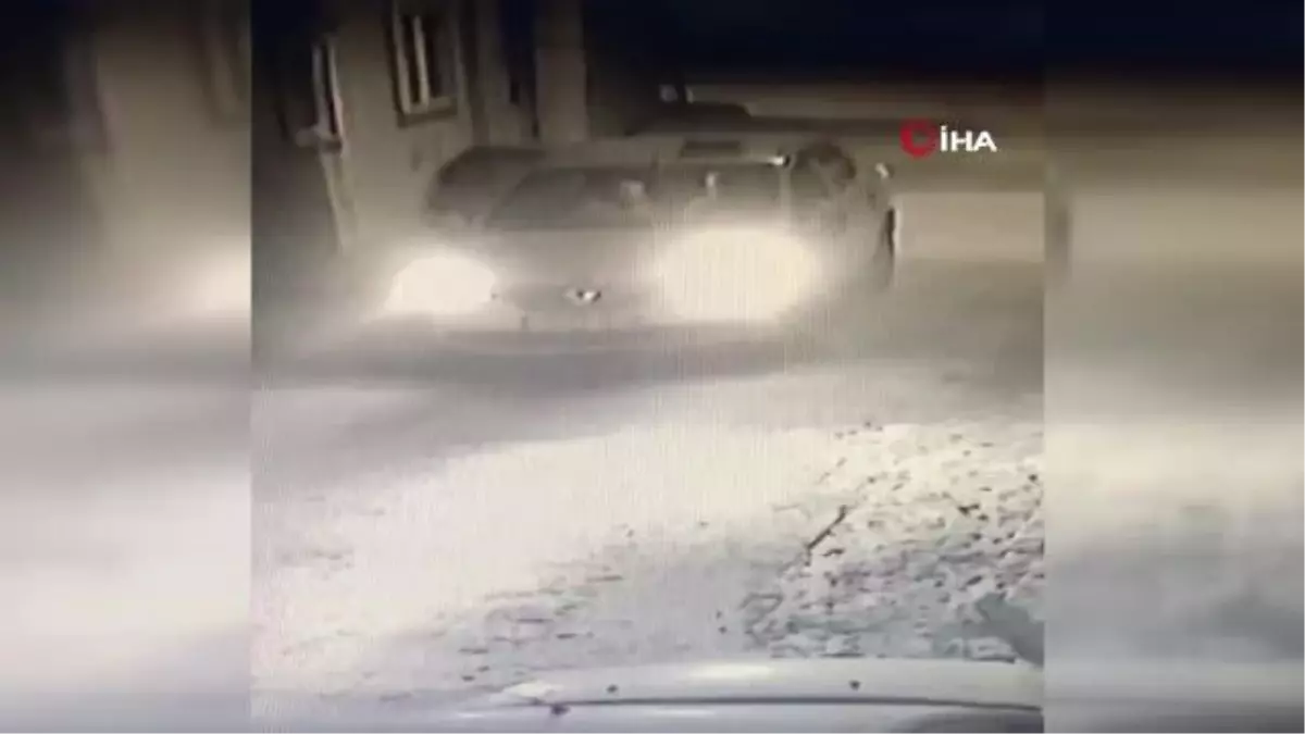 Son dakika haber: Taksi çağırıp, sürücüsünün cüzdanını çalan hırsızlar kamerada