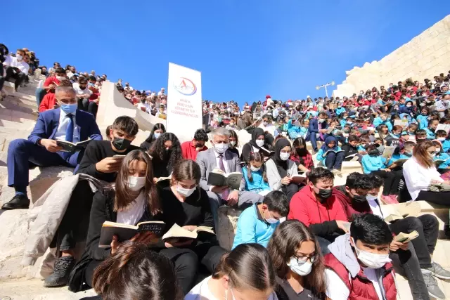 Vali Yazıcı Kaş'ta öğrencilerle buluştu