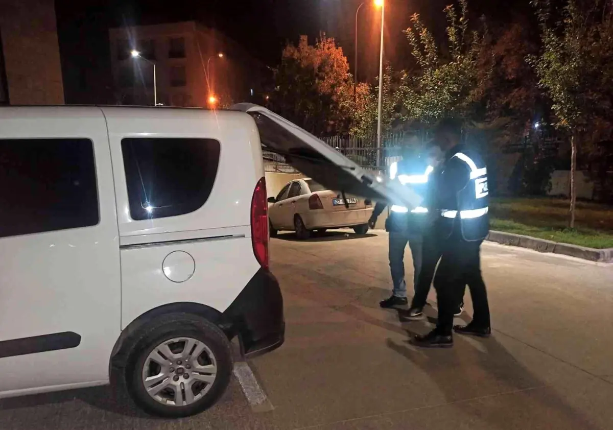 Aranan hükümlü sahte kimlikle yakalandı