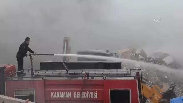 Atık kağıt deposunda çıkan yangın hasara yol açtı