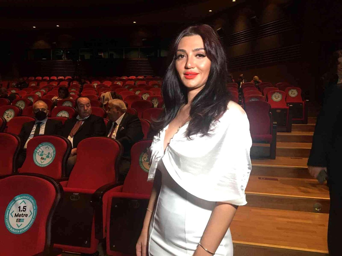 Azerbaycan'ın divası Sevinc Ağaşirinova, Türkiye'de ödül aldı