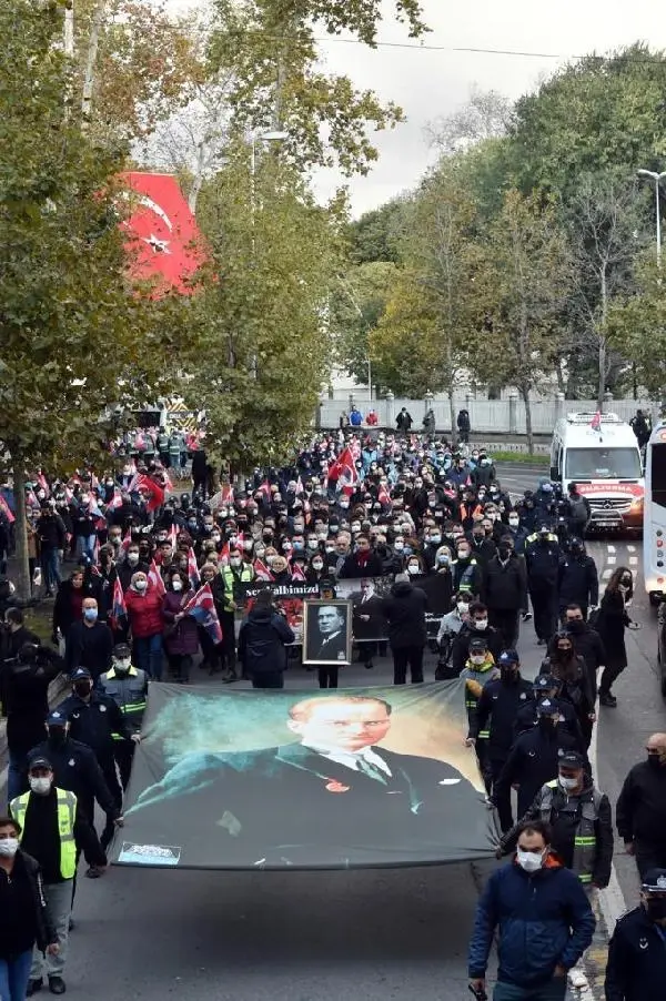 İSTANBUL ? BEŞİKTAŞ'TA ATA'YA SAYGI YÜRÜYÜŞÜ GERÇEKLEŞTİRİLDİ