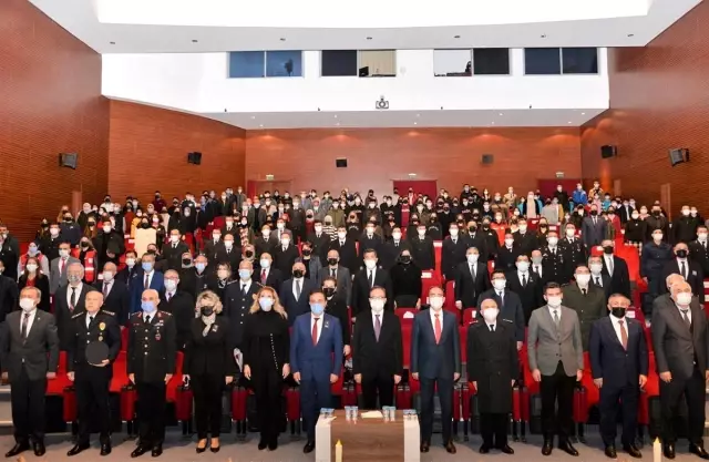 Bilecik'te 'Ataya Özlem' adlı sinevizyon gösterisi büyük beğeni topladı