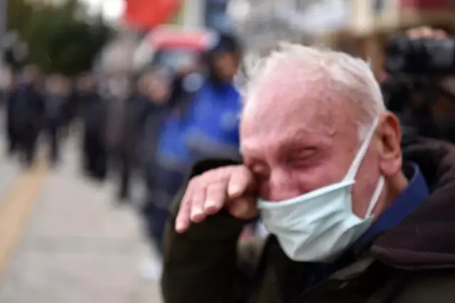 Yağmura aldırış etmediler, Ata'ya saygı için biraraya geldiler