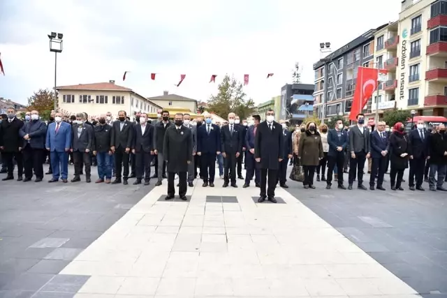 Yağmura aldırış etmediler, Ata'ya saygı için biraraya geldiler