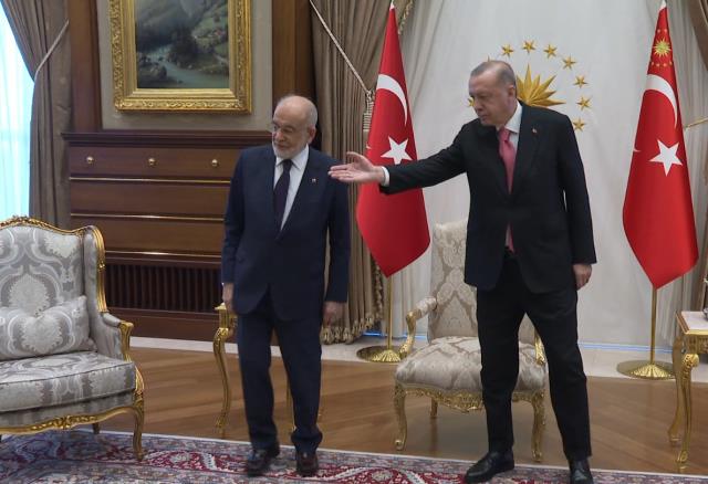 Cumhurbaşkanı Erdoğan ve Temel Karamollaoğlu görüşmesine damga vuran koltuk ayrıntısı