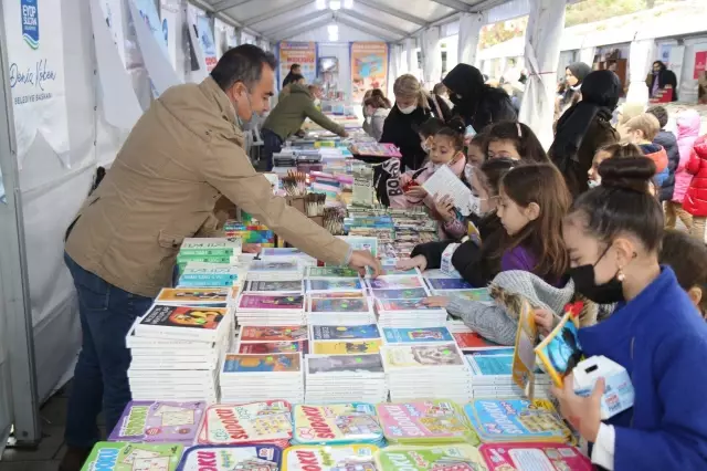 Eyüpsultan Çocuk Kitapları Fuarını 6 günde 8 bin kişi ziyaret etti