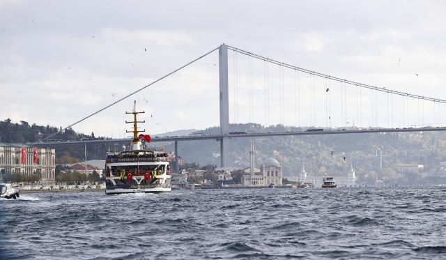 Fenerbahçe, Lider Ali Koç önderliğinde 10 Kasım Vapuru'yla Dolmabahçe'ye gitti