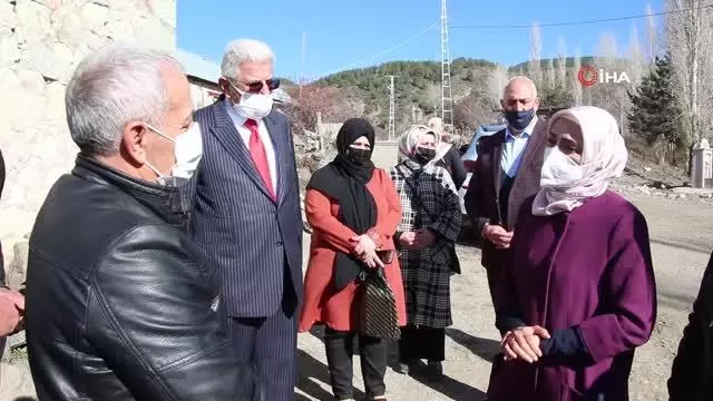 Kadın çiftçiler kadın vekilden süt sağım makinesi istedi